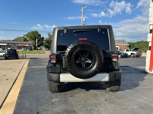 Used 2012 Jeep Wrangler Unlimited Sahara w/ Connectivity Group image 4
