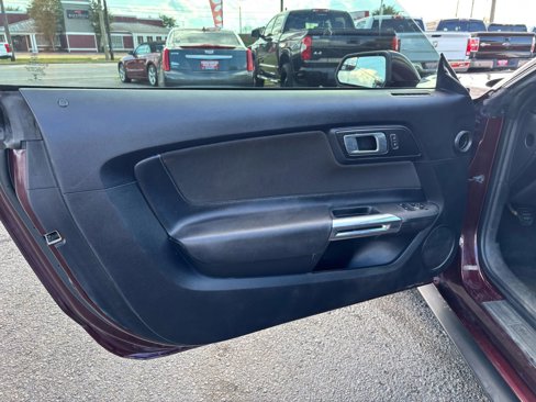 Used 2018 Ford Mustang Coupe image 19