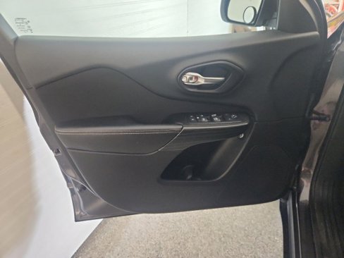 Used 2014 Jeep Cherokee Latitude image 15