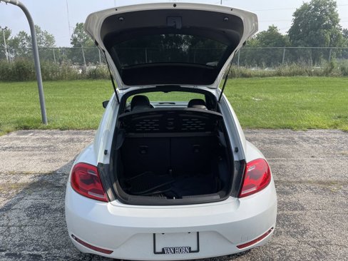 Used 2014 Volkswagen Beetle TDI image 7
