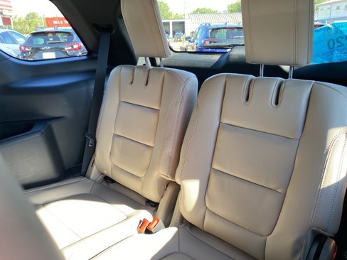 Used 2018 Ford Explorer XLT w/ Equipment Group 202A image 12
