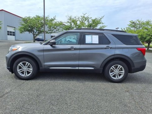 Used 2022 Ford Explorer XLT image 13