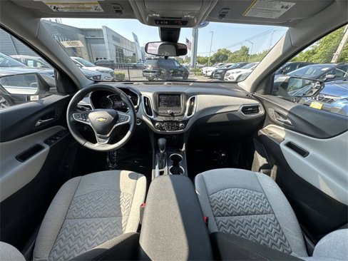 Used 2023 Chevrolet Equinox LT w/ Driver Convenience Package image 3