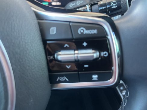 Used 2023 Kia Sorento SX image 18