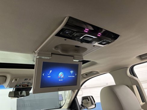 Used 2018 Cadillac Escalade ESV Premium Luxury image 12