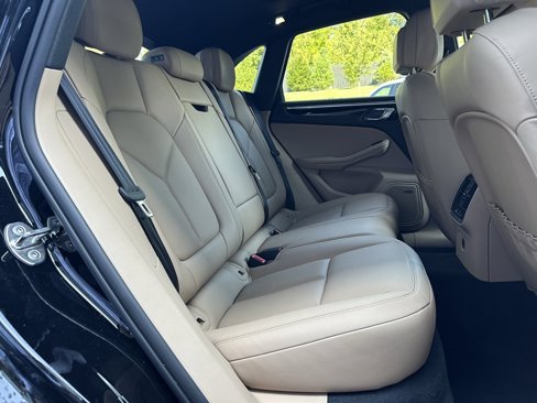Certified 2025 Porsche Macan image 20