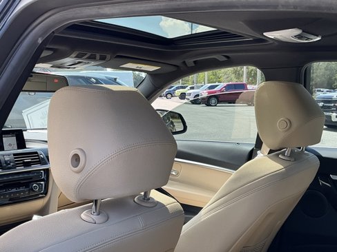 Used 2018 BMW 330e image 17