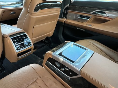 Used 2017 BMW 740e xDrive image 29