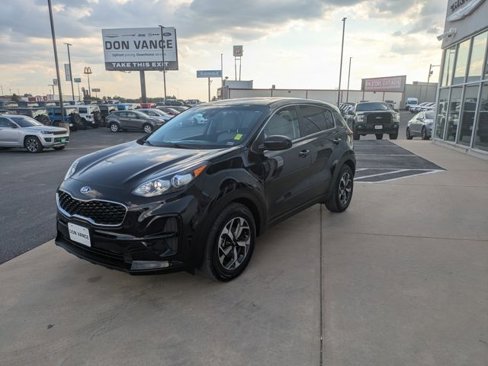 Used 2020 Kia Sportage LX image 2