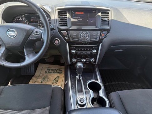 Used 2020 Nissan Pathfinder SV image 11