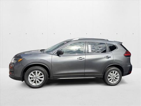 Used 2017 Nissan Rogue SV image 4