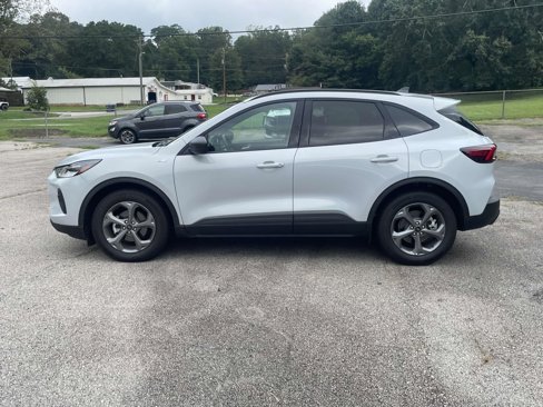 Used 2025 Ford Escape ST-Line image 2