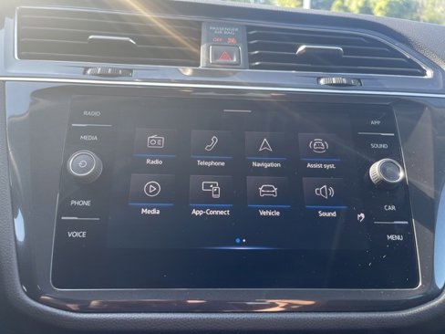 Certified 2022 Volkswagen Tiguan SE w/ Panoramic Sunroof Package image 17