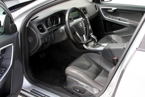Used 2015 Volvo V60 T5 Cross Country image 32