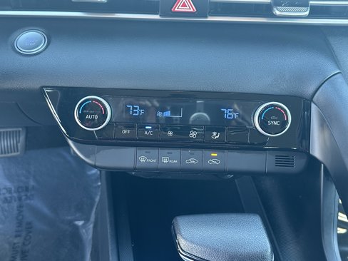 Used 2023 Hyundai Elantra SEL image 30