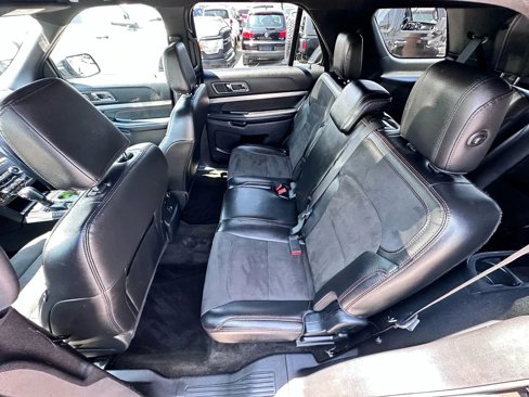 Used 2018 Ford Explorer XLT w/ Equipment Group 202A image 11