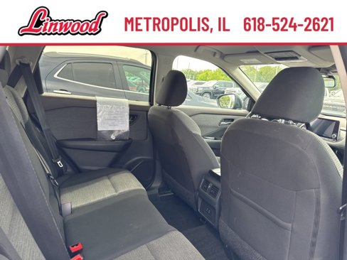 Used 2023 Nissan Rogue SV image 10