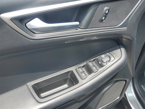 Used 2022 Ford Edge SEL w/ Convenience Package image 18