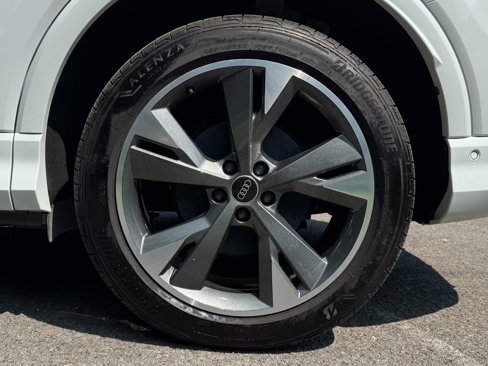 Used 2024 Audi Q4 e-tron Premium Plus image 40