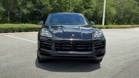 Certified 2024 Porsche Cayenne Coupe image 3