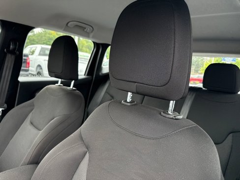 Used 2018 Jeep Renegade Sport w/ Power & Air Group image 28