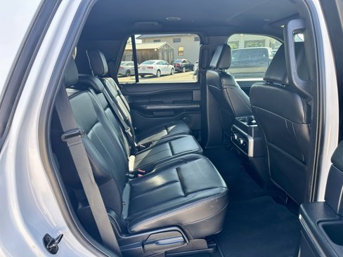 Used 2021 Ford Expedition XLT image 12
