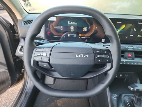 New 2025 Kia K4 LXS image 24