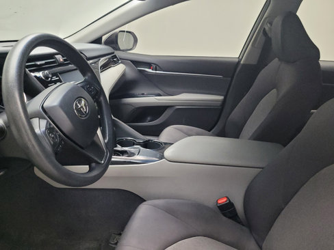 Used 2018 Toyota Camry LE image 17