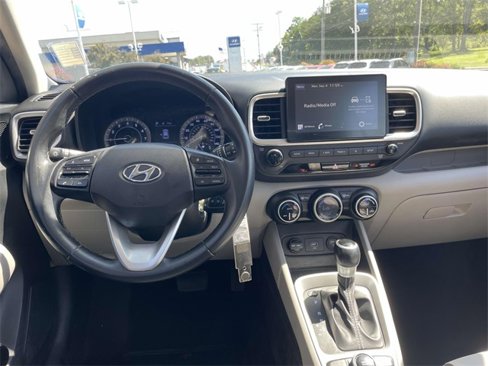Used 2021 Hyundai Venue SEL image 13