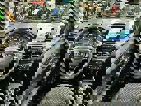 Used 2022 Ford Escape SE w/ SE Sport Appearance Package image 17
