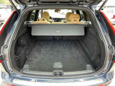 Used 2020 Volvo XC60 T6 Momentum image 9