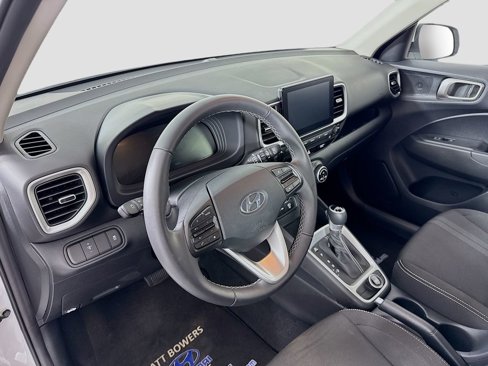 Certified 2025 Hyundai Venue SEL image 9