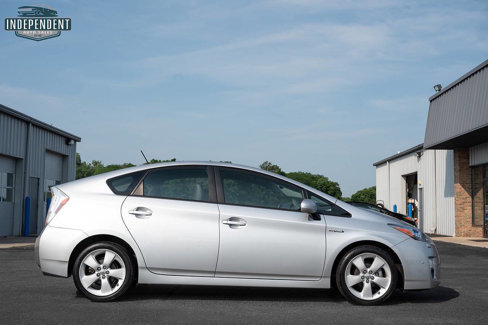Used 2011 Toyota Prius Five image 2