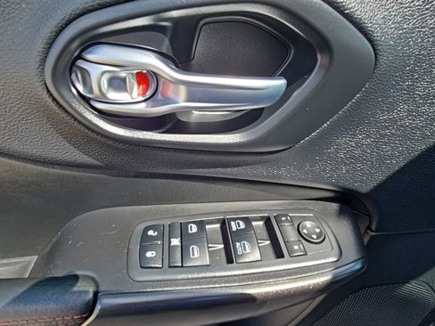 Used 2019 Jeep Cherokee Trailhawk w/ Cold Weather Group image 34