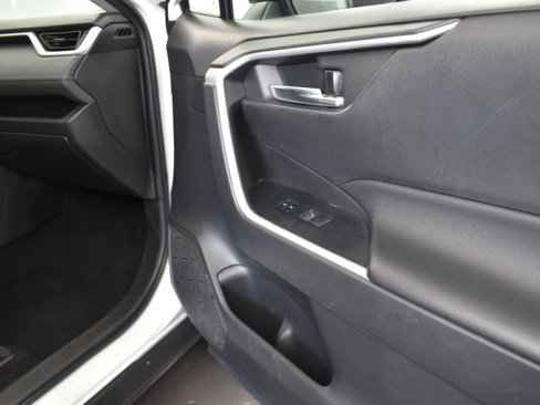 Used 2022 Toyota RAV4 XLE image 23