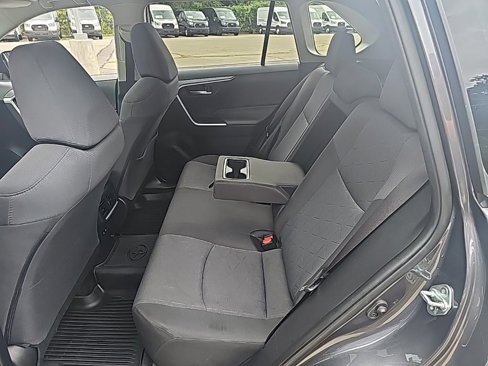 Used 2020 Toyota RAV4 XLE image 17