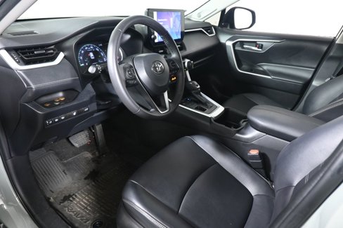 Used 2023 Toyota RAV4 XLE Premium image 4
