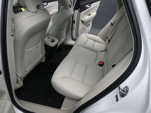 New 2025 Volvo XC60 B5 Core w/ Climate Package image 27