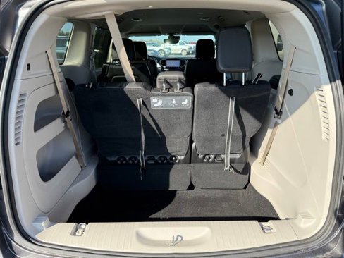 Used 2021 Chrysler Pacifica Touring-L image 7