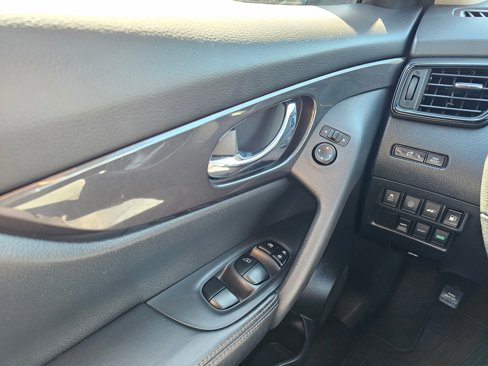 Used 2019 Nissan Rogue SV image 28