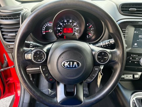 Used 2018 Kia Soul + image 12