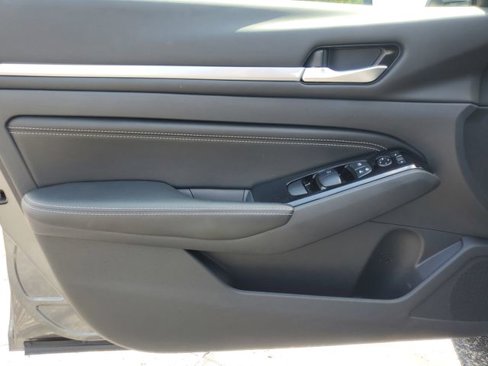 Used 2023 Nissan Altima 2.5 SV w/ SV Premium Package image 11