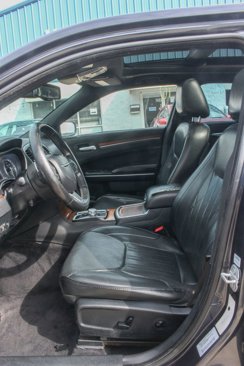 Used 2017 Chrysler 300 C Platinum image 19