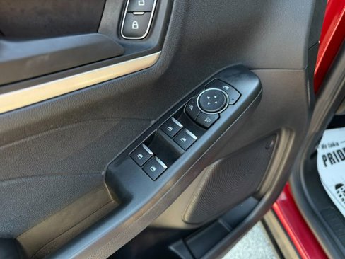 Used 2022 Ford Escape SE w/ SE Sport Appearance Package image 17