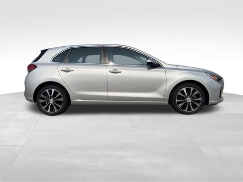 Used 2019 Hyundai Elantra GT image 3