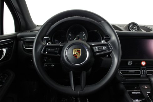 Certified 2025 Porsche Macan image 12