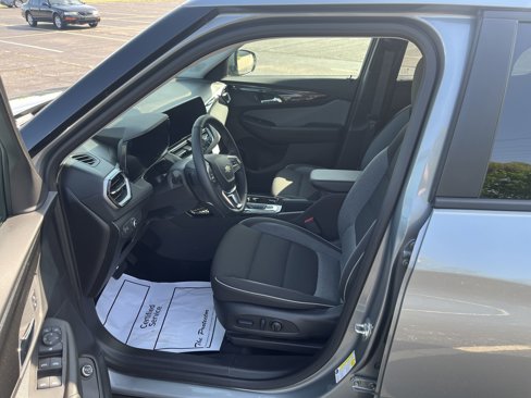Used 2025 Chevrolet TrailBlazer LT w/ Convenience Package image 9