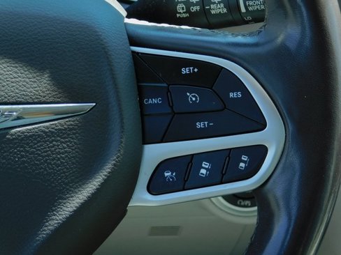 Used 2017 Chrysler Pacifica Touring-L Plus w/ Advanced Safetytec Group image 16