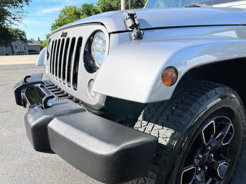Used 2018 Jeep Wrangler Unlimited Sahara image 13
