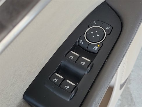 Used 2019 Lincoln Nautilus Select image 23